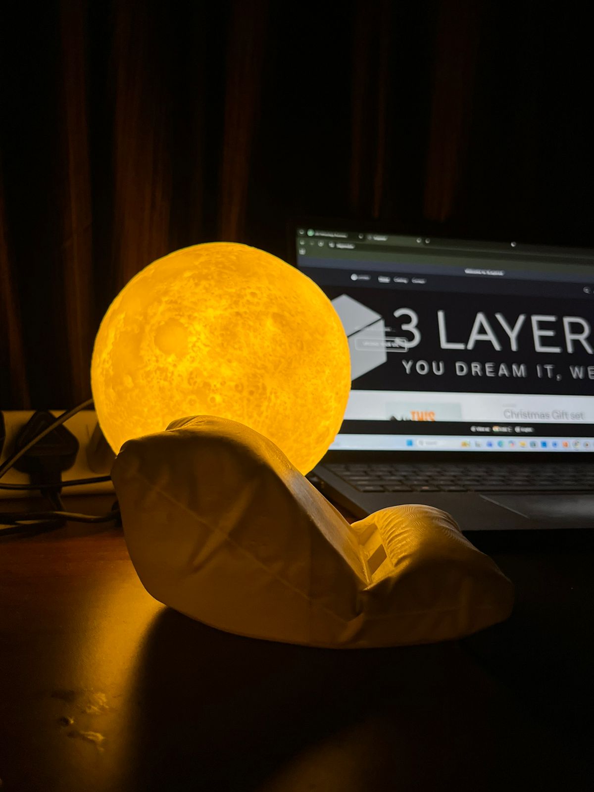 The Pillow Rest – 3D Printed Charging Phone Stand