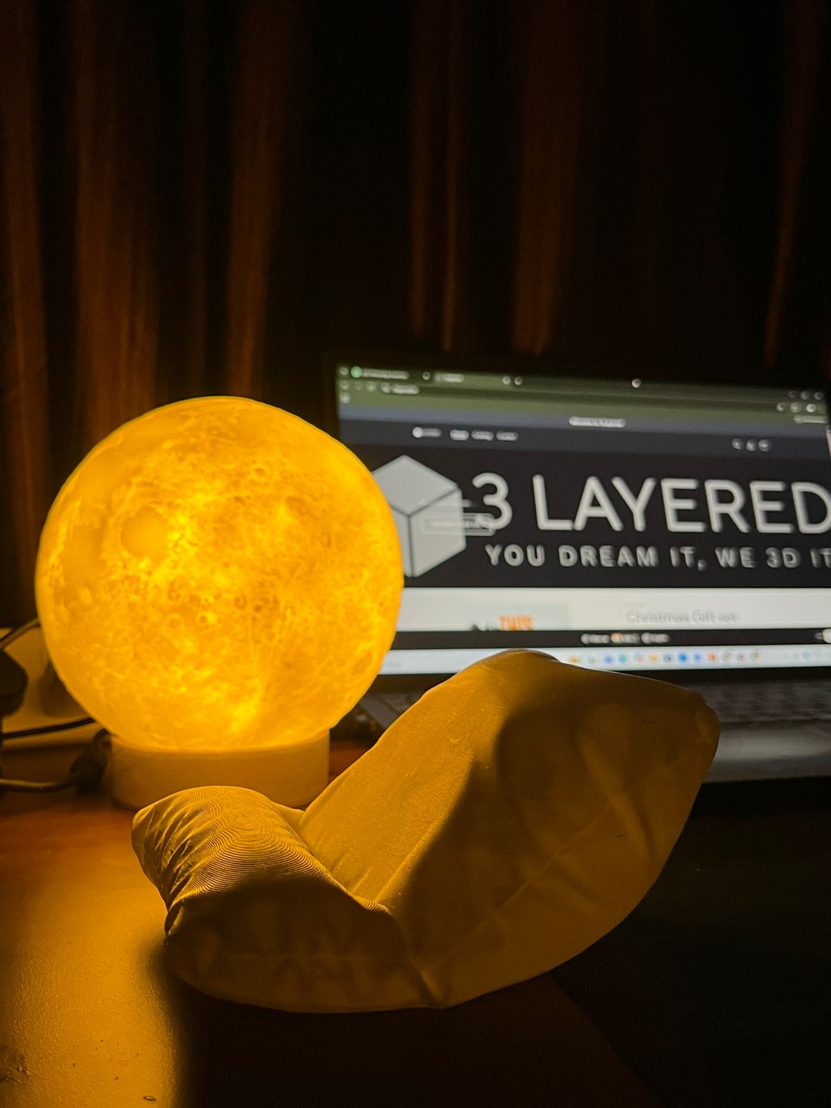 The Pillow Rest – 3D Printed Charging Phone Stand